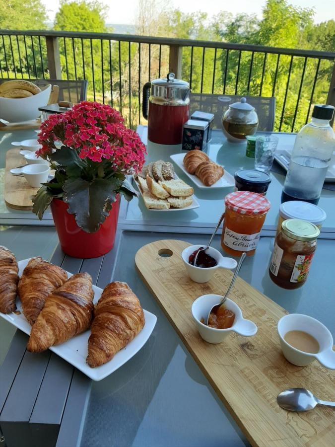 Bed and Breakfast Le Grand Noyer Ambronay Exteriér fotografie